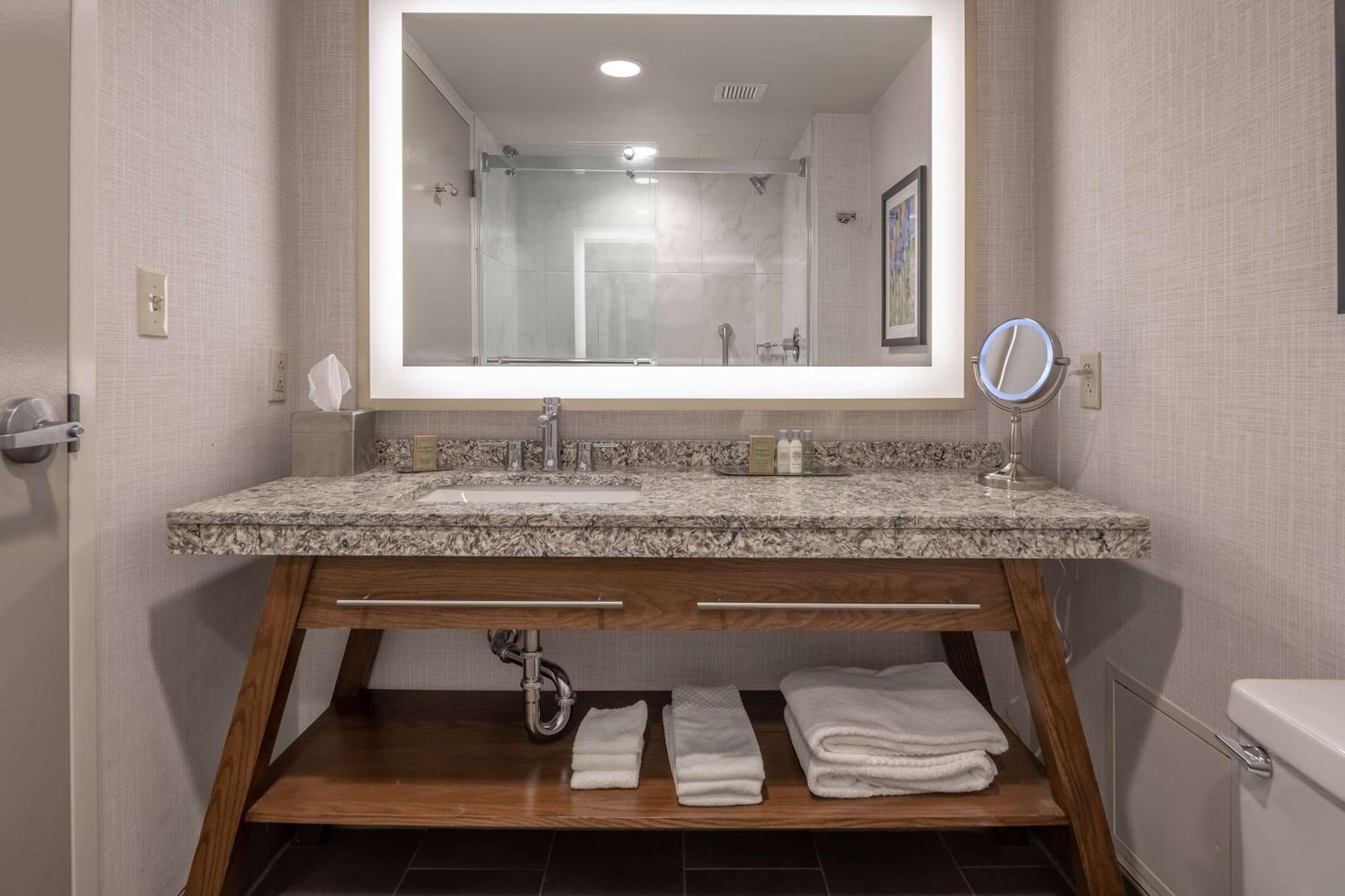 Doubletree By Hilton Dallas-farmers Branch 4*